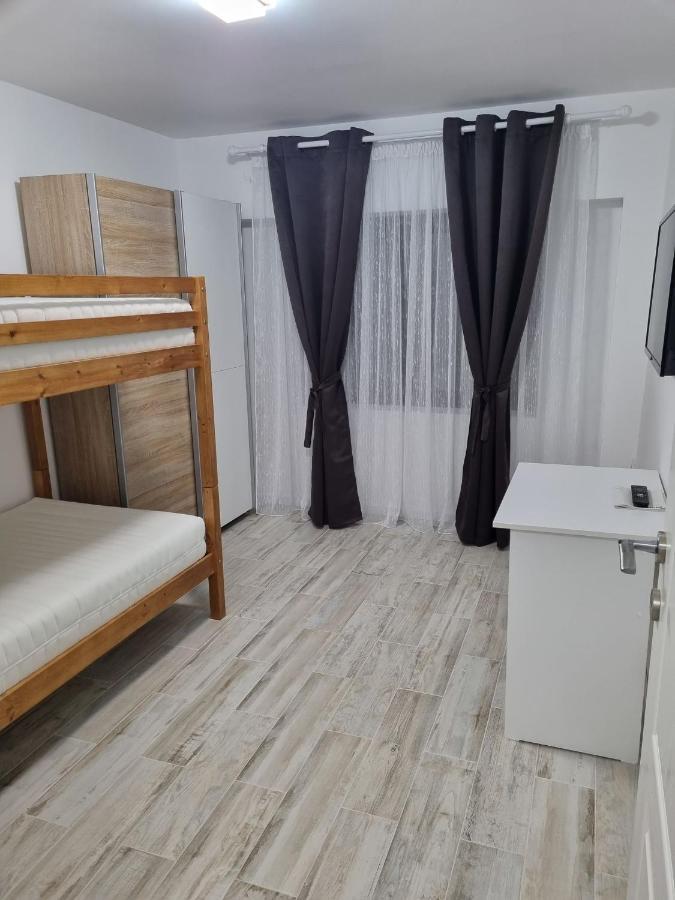 Luxurious Apartment With 3 Rooms And 2 Bathrooms In Corabia Εξωτερικό φωτογραφία